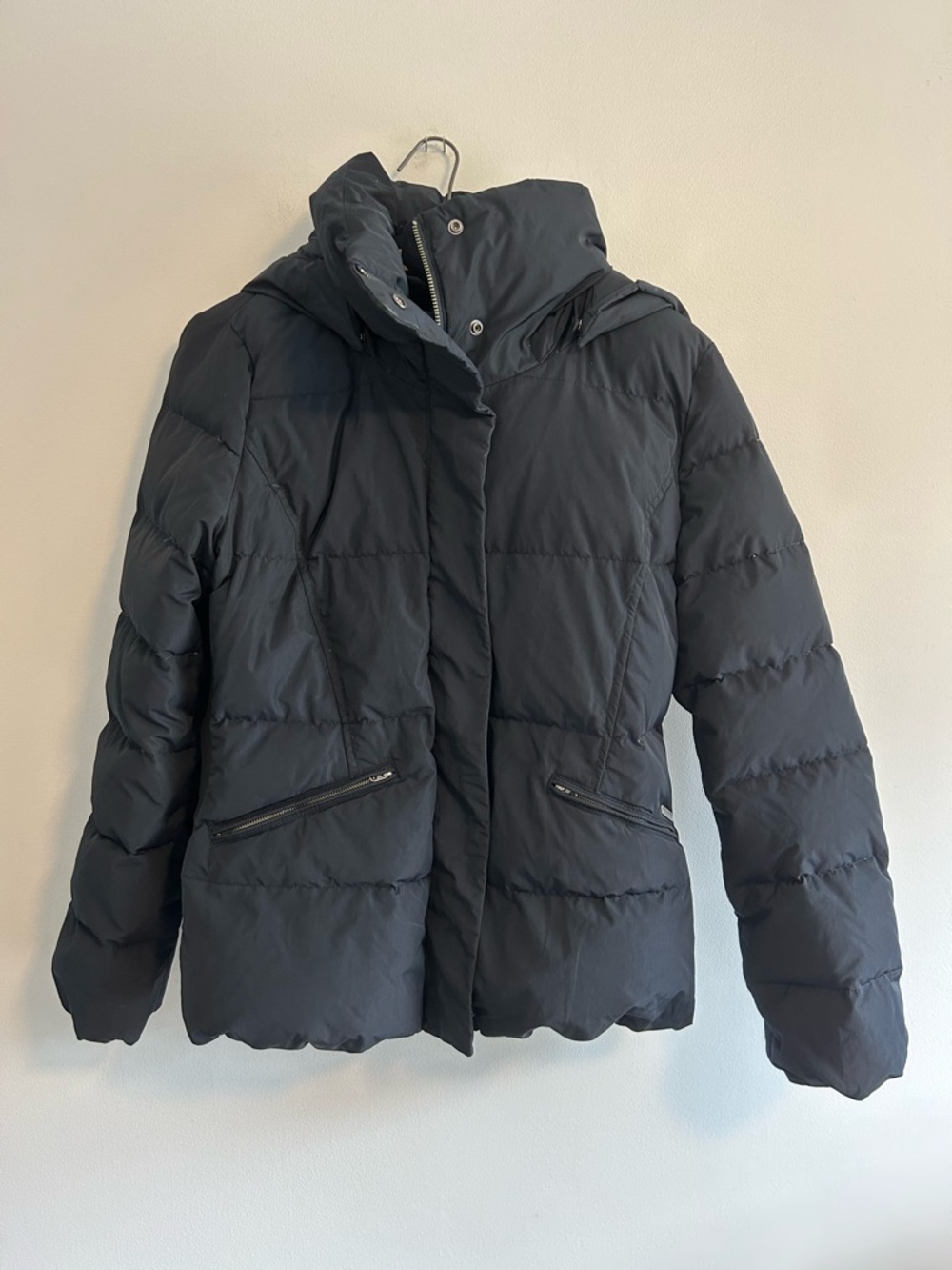 Woolrich Women's medium Black zip up hooded duck down filled Puffer Jacket